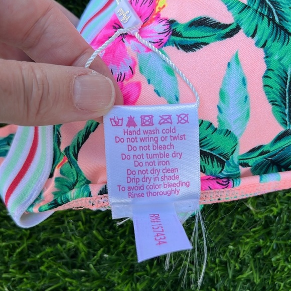 STYLISH SWIMWEAR Bikini Top size medium - Picture 5 of 6